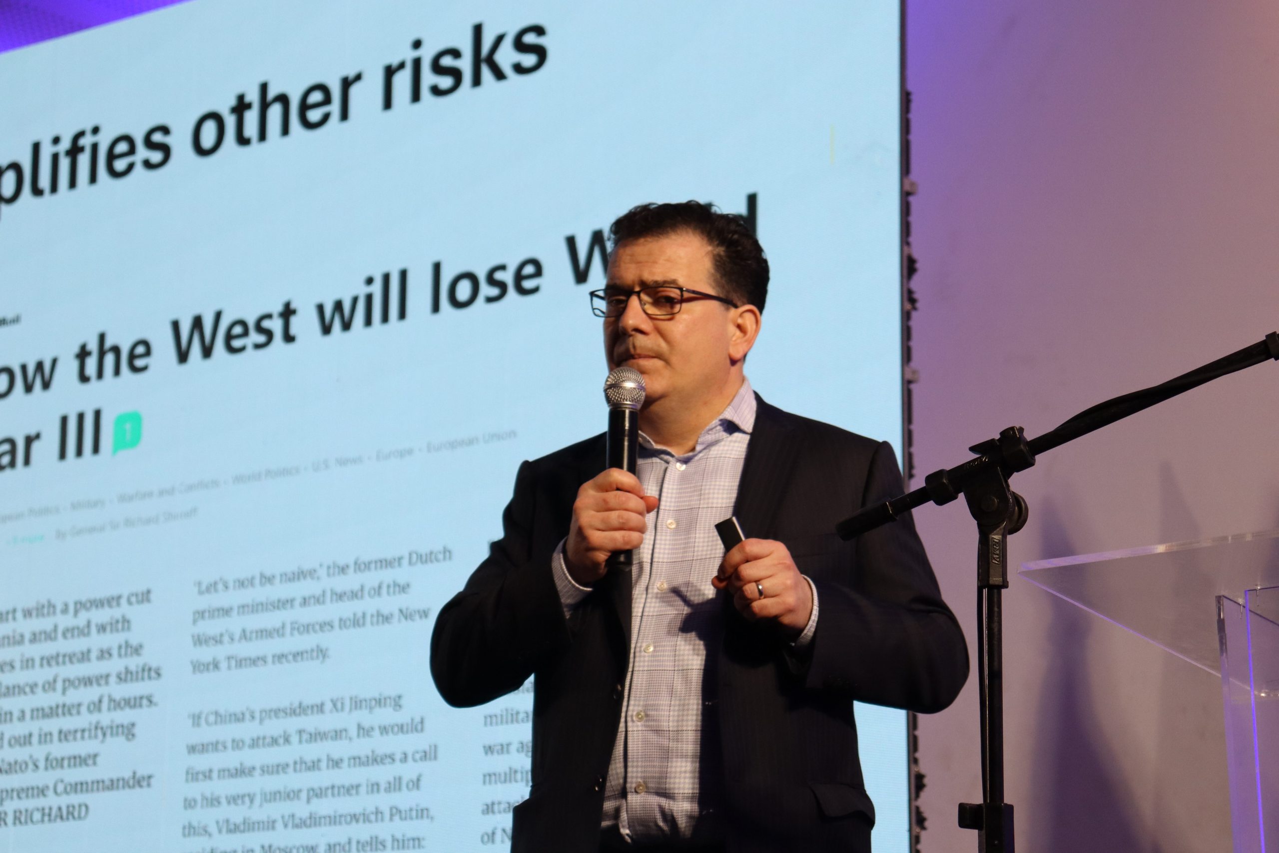 Referência mundial em computação quântica, Michele Mosca destaca importância da segurança cibernética na era quântica