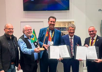 SENAI CIMATEC e DFKI renovam acordo de cooperação em Inteligência Artificial na Hannover Messe 2026